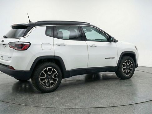 Used 2025 Jeep Compass Trailhawk AWD/4WD image 9