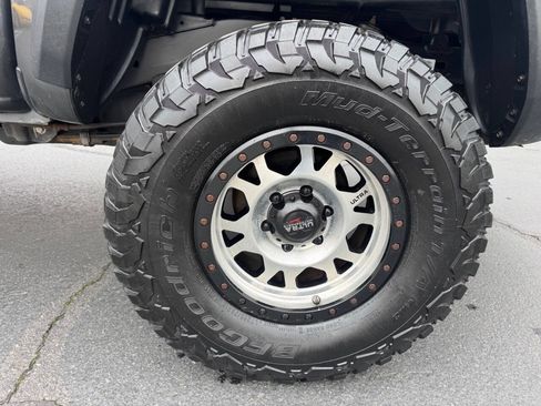 Used 2018 Toyota Tacoma TRD Off-Road w/ Technology Package image 20