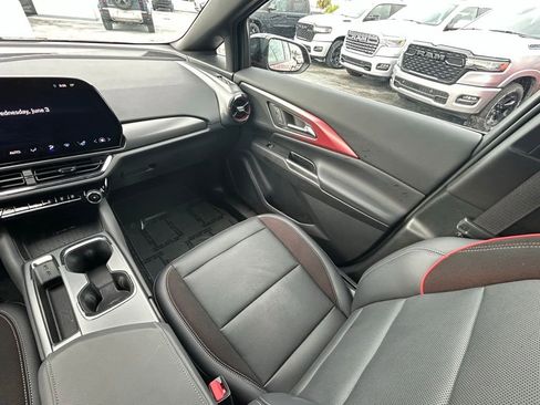 Used 2025 Chevrolet Equinox EV RS FWD image 11