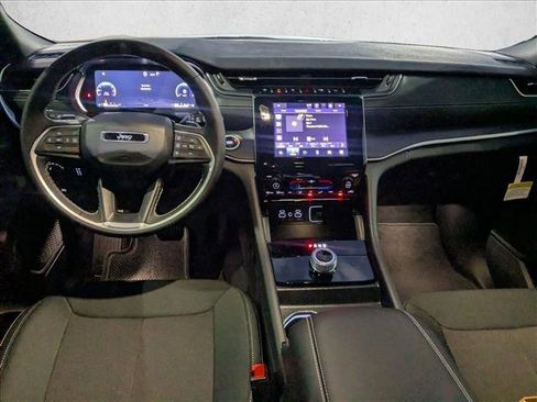 New 2025 Jeep Grand Cherokee L Laredo image 15