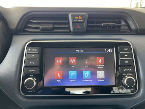 Used 2025 Nissan Versa SV image 12