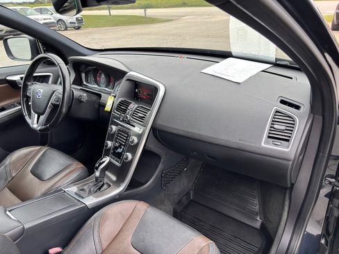 Used 2016 Volvo XC60 T5 Premier w/ Proximity Package image 26