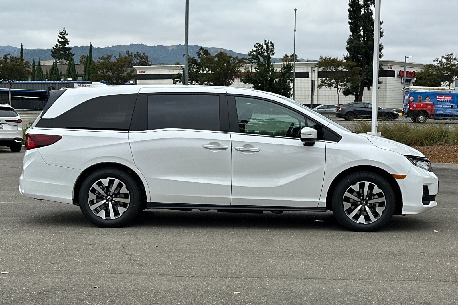 New 2026 Honda Odyssey EX-L image 3