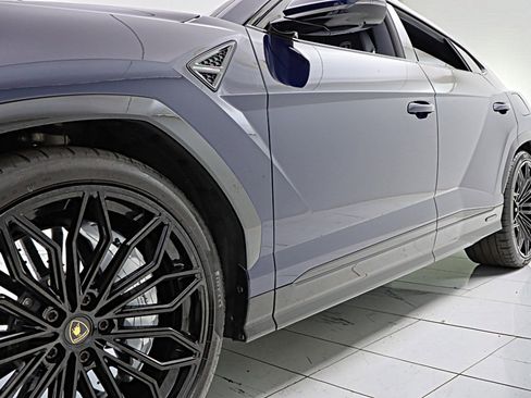 Used 2025 Lamborghini Urus SE AWD/4WD image 20