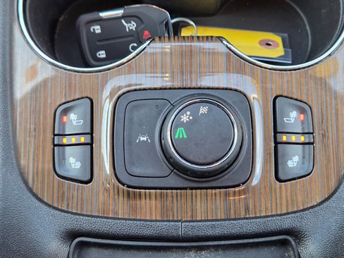 Used 2023 GMC Acadia SLE w/ Driver Convenience Package image 17