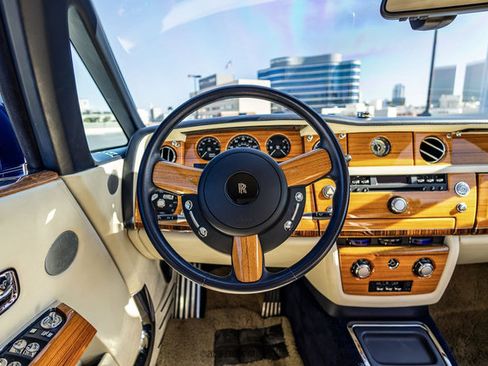 Used 2010 Rolls-Royce Phantom Drophead Coupe RWD image 45