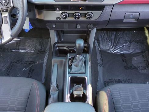 Used 2018 Toyota Tacoma SR5 image 19