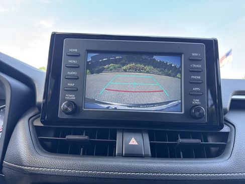 Used 2019 Toyota RAV4 LE FWD image 23