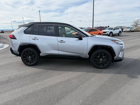 Used 2023 Toyota RAV4 XSE AWD/4WD image 17
