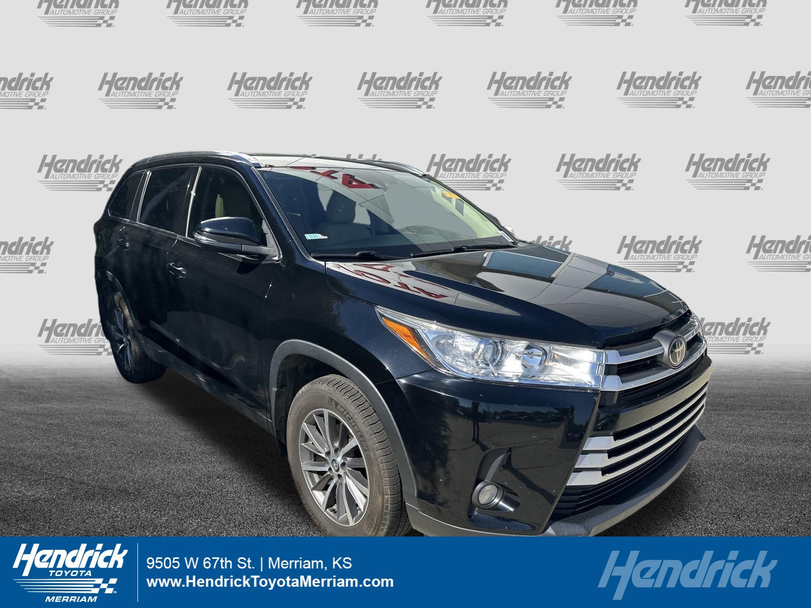 Used 2019 Toyota Highlander XLE AWD/4WD image 1