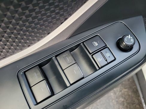 Used 2021 Toyota C-HR LE image 18