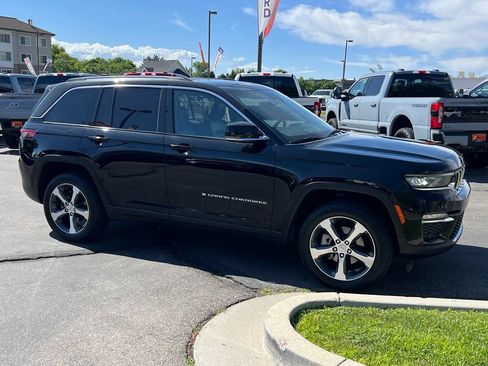 Used 2023 Jeep Grand Cherokee Limited w/ Luxury Tech Group II AWD/4WD image 6