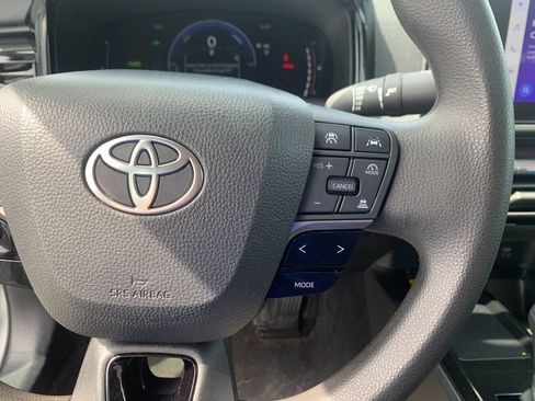 Used 2025 Toyota Camry LE FWD image 28
