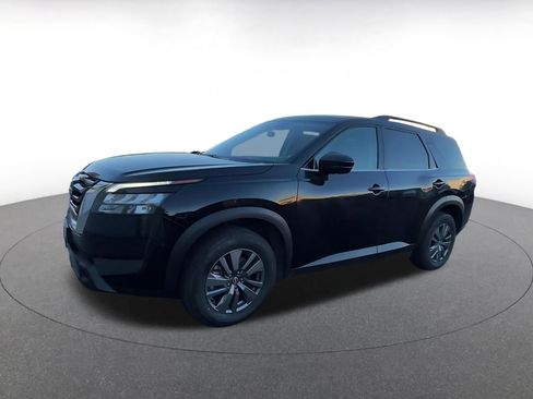 Used 2025 Nissan Pathfinder SV image 8