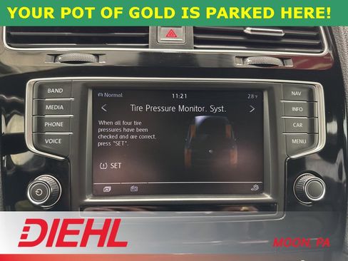 Used 2017 Volkswagen Golf R 4-Door image 31