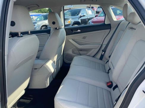Used 2024 Volkswagen Jetta SE image 21