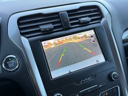 Used 2019 Ford Fusion SE FWD image 32