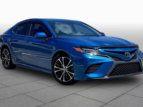 Used 2018 Toyota Camry SE FWD image 3