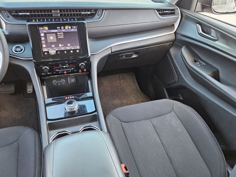 Used 2024 Jeep Grand Cherokee Laredo X image 13