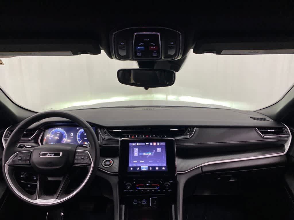 Used 2023 Jeep Grand Cherokee Altitude AWD/4WD image 13