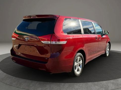 Used 2012 Toyota Sienna LE image 5