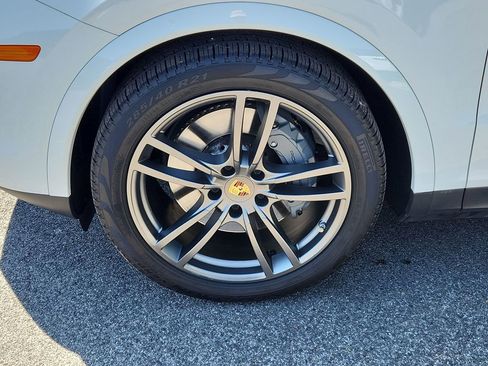 Used 2019 Porsche Cayenne S AWD/4WD image 9