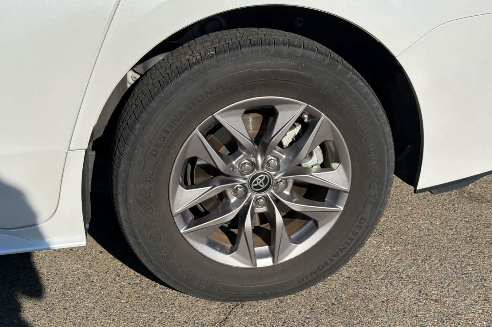 Used 2023 Toyota Sienna XLE FWD image 25
