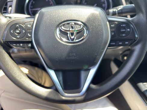 Used 2019 Toyota Camry LE FWD image 7