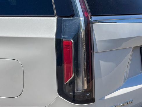 Used 2024 Cadillac Escalade Premium Luxury AWD/4WD image 3