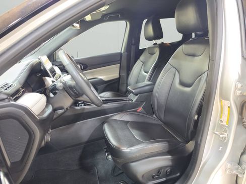 Certified 2025 Jeep Compass Limited AWD/4WD image 12
