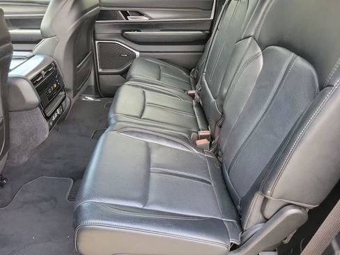 Used 2024 Jeep Wagoneer L Series II w/ Flexible Seating Group AWD/4WD image 14