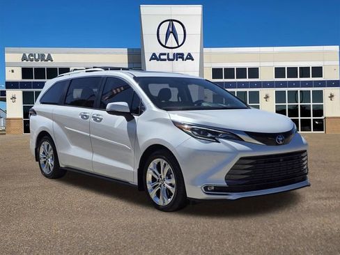 Used 2024 Toyota Sienna Platinum image 1