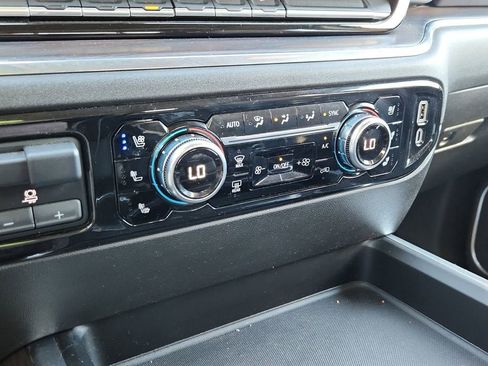 Used 2024 GMC Sierra 3500 SLT w/ SLT Premium Package image 27