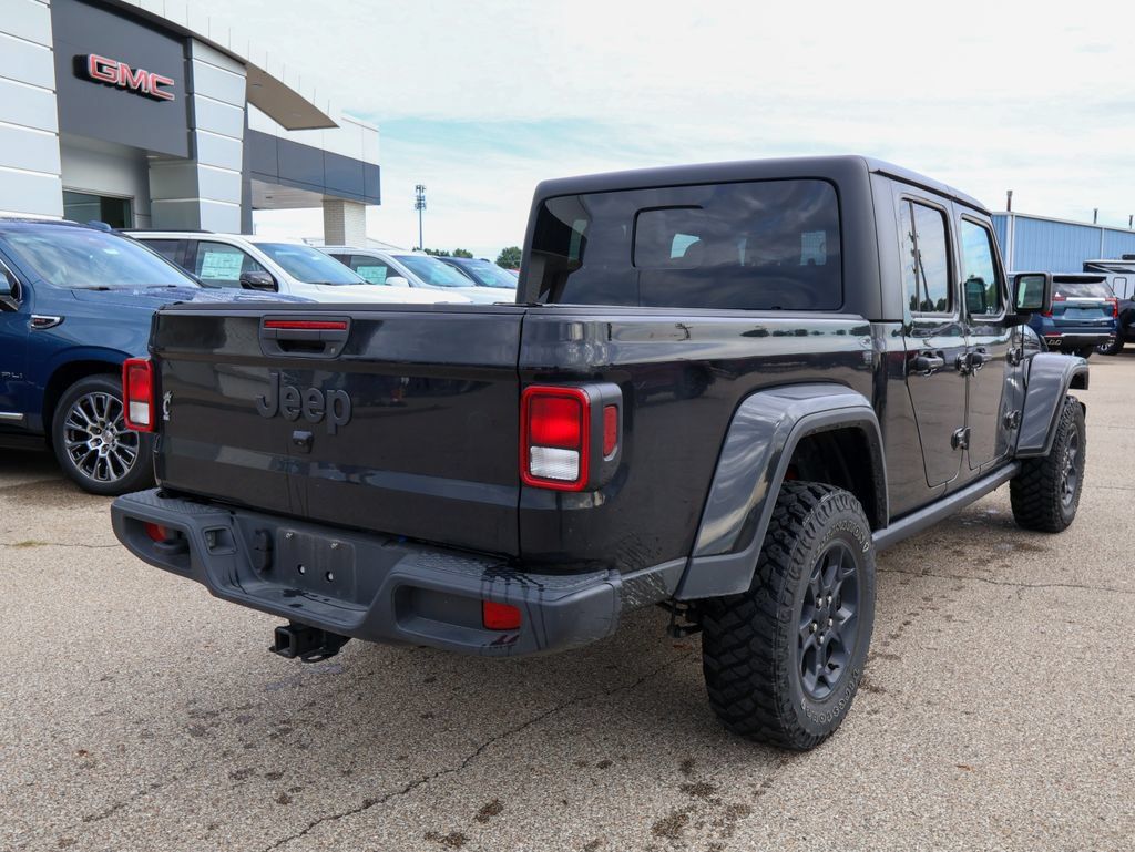 Used 2023 Jeep Gladiator Sport AWD/4WD image 3