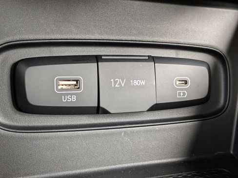 Certified 2025 Hyundai Venue SEL image 21