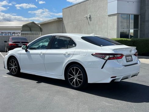 Used 2024 Toyota Camry SE FWD image 3