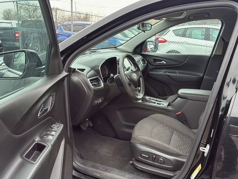 Used 2018 Chevrolet Equinox LT image 23