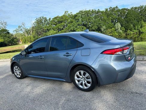 Used 2025 Toyota Corolla LE FWD image 4