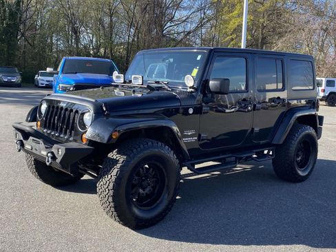 Used 2012 Jeep Wrangler Unlimited Sahara image 3