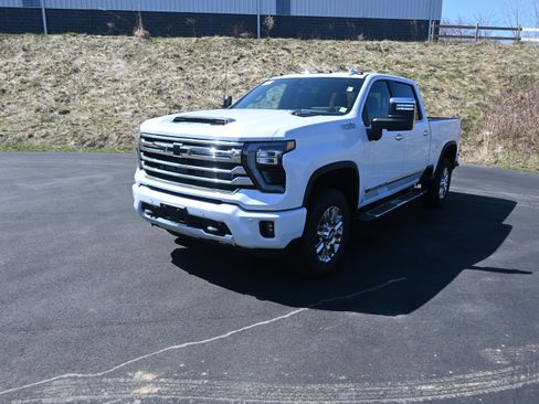 New 2026 Chevrolet Silverado 3500 High Country w/ High Country Premium Package AWD/4WD image 4