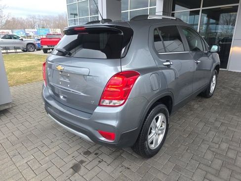 Used 2019 Chevrolet Trax LT w/ LT Convenience Package image 4
