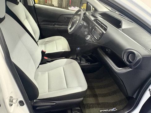 Used 2015 Toyota Prius C Two image 19