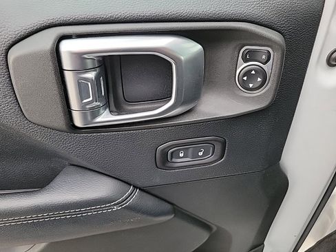 Used 2018 Jeep Wrangler Unlimited Sahara w/ Cold Weather Group image 7