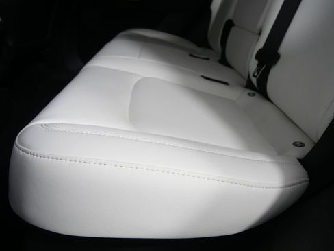 Used 2021 Tesla Model Y Long Range image 16