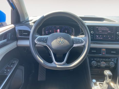 Used 2022 Volkswagen Taos SEL image 9