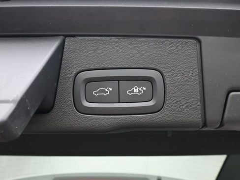 Used 2024 Volvo XC60 B5 Ultimate w/ Protection Package Premier AWD/4WD image 33