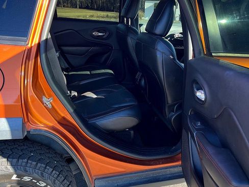 Used 2015 Jeep Cherokee Trailhawk w/ Comfort/Convenience Group image 31