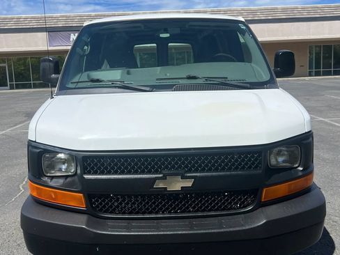 Used 2015 Chevrolet Express 2500 RWD image 2
