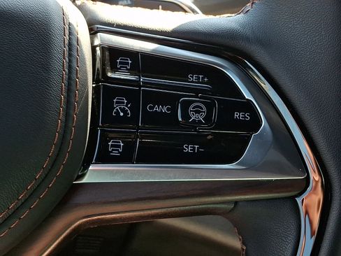 Used 2025 Jeep Grand Cherokee L Summit w/ Obsidian Package AWD/4WD image 25
