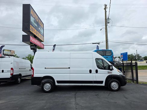 Used 2020 RAM ProMaster 2500 w/ Interior Convenience Group FWD image 3